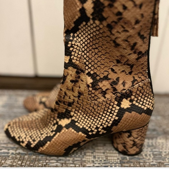 Zara faux snakeskin chunky mod go go boots. Size 6 NWOT - Picture 5 of 8
